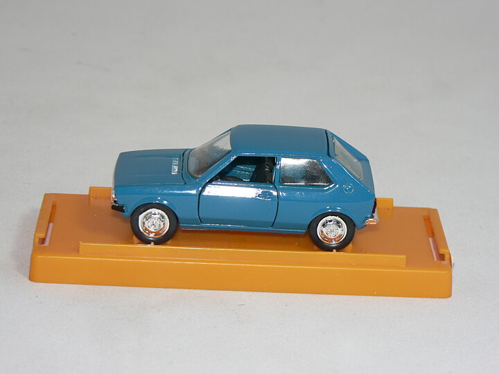 VW Polo  1975   1:43  Schuco