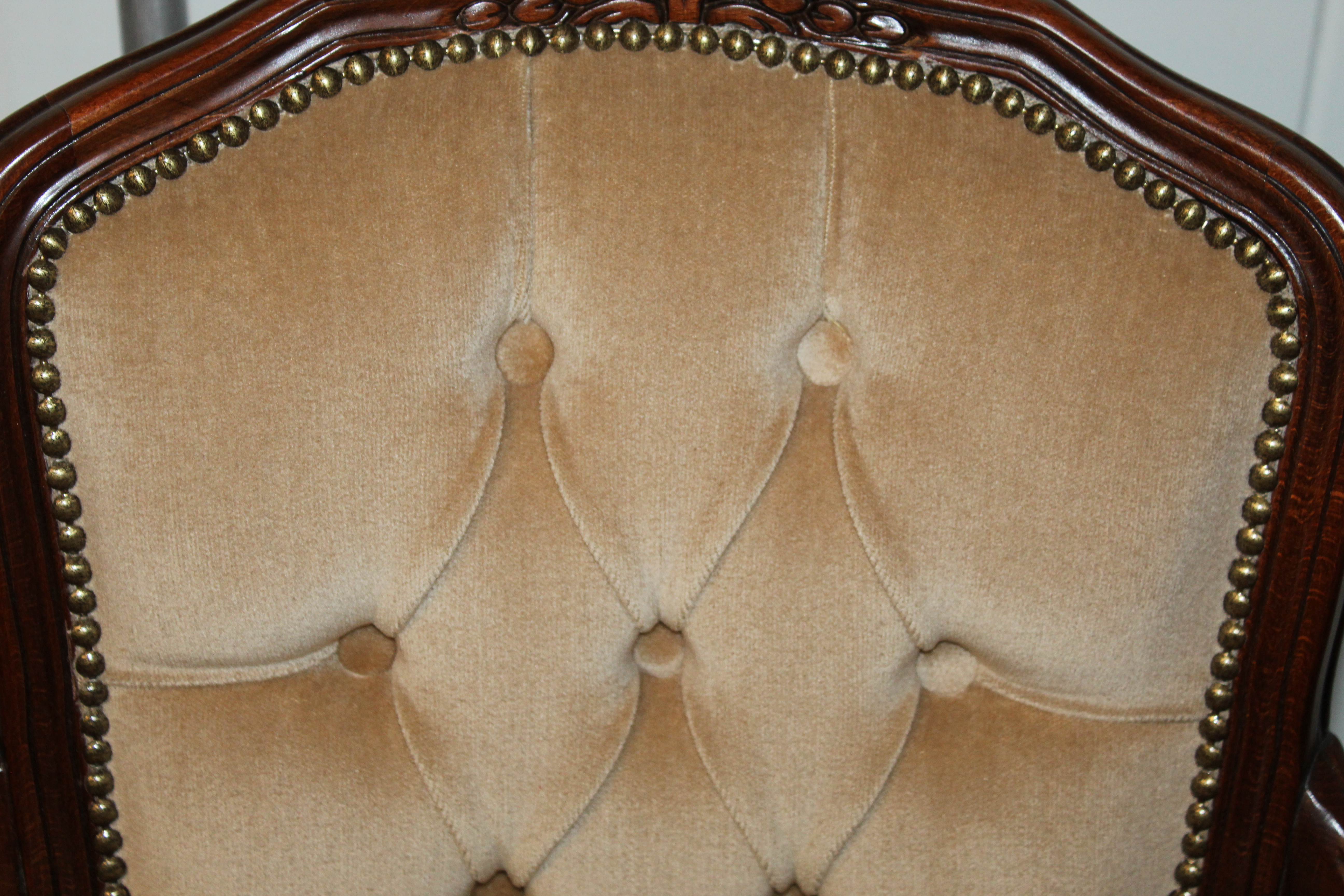 Stilstol i beige sammet - 3