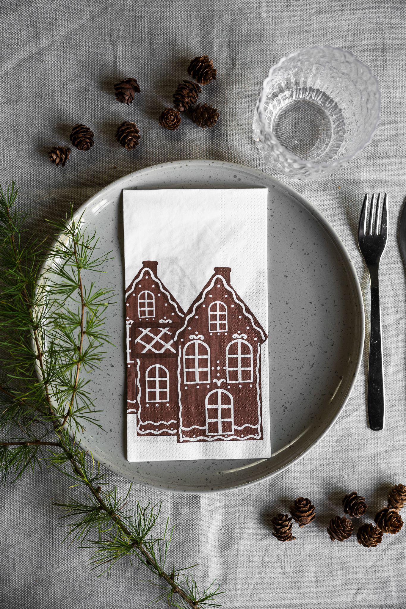 16-p servetter med pepparkakshus