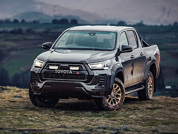 Toyota Hilux 2023+ (GR Sport) Lazer Led-Grillkit Triple-R 750 Elite