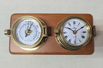Klocka och Baromter på träplatta 30x15 cm