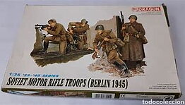 Soviet Motor Rifle Troops  1:35  Dragon