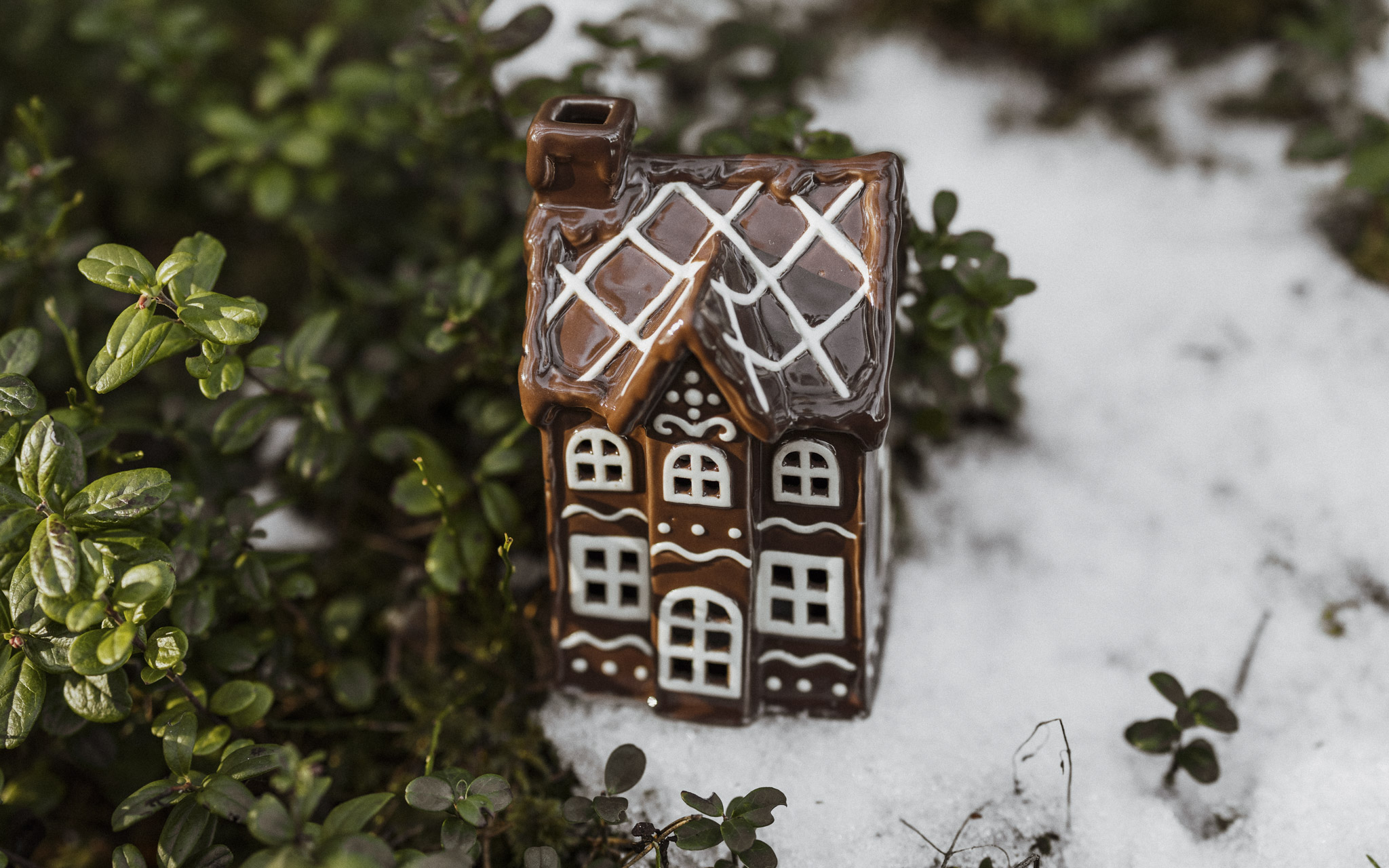 Huslykta Julbyn nr 1. pepparkakshus i keramik 14 cm - 7