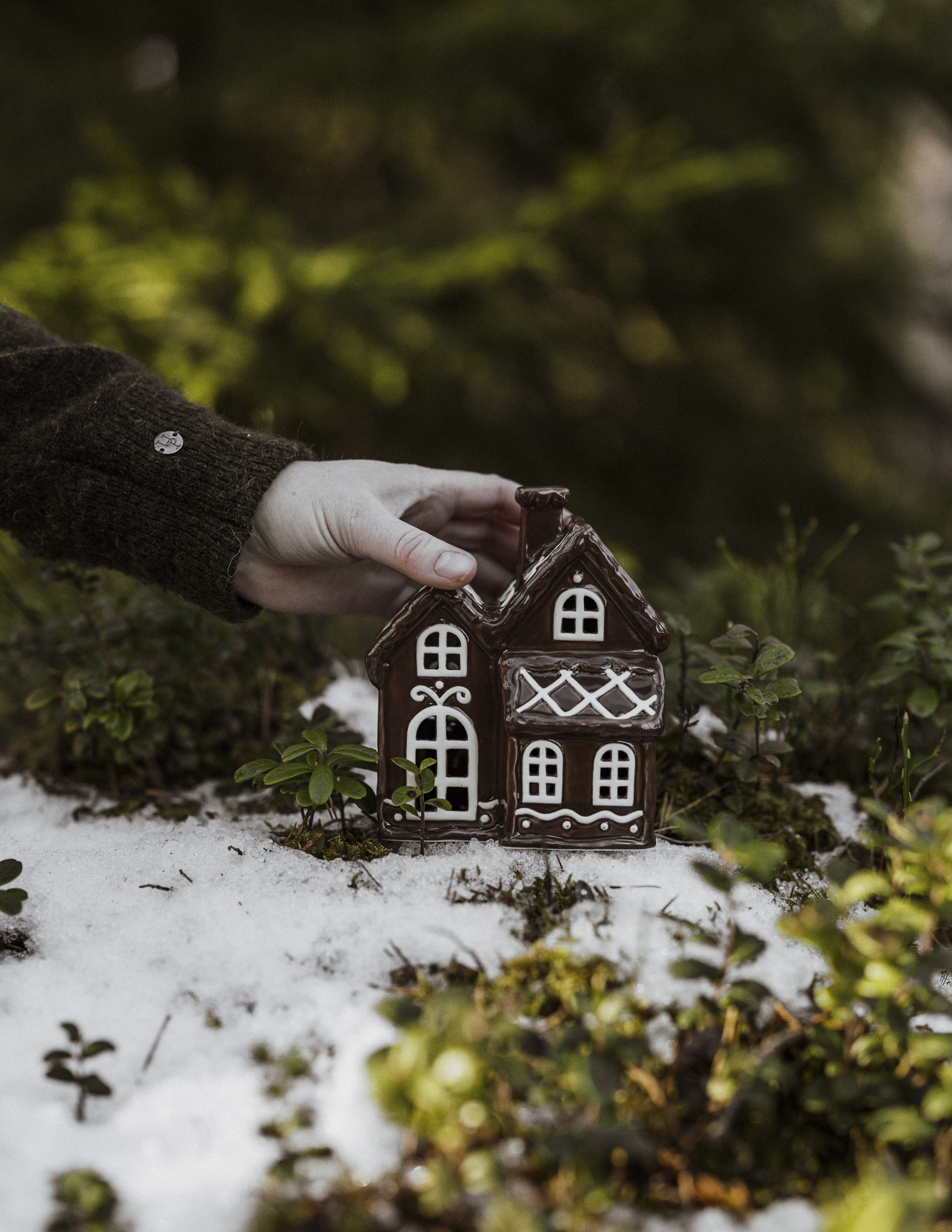 Huslykta Julbyn nr 3. pepparkakshus i keramik 14 cm - 3