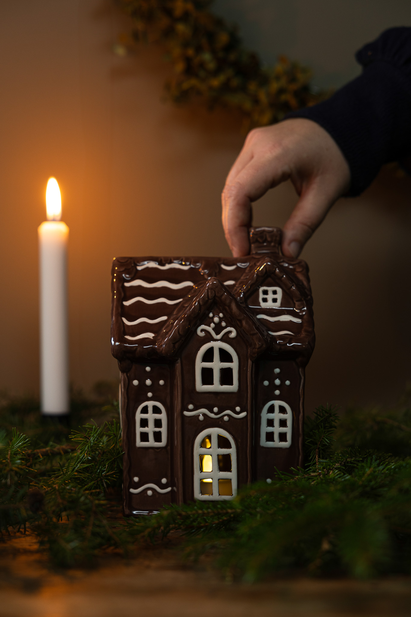 Huslykta Julbyn nr 4. pepparkakshus i keramik 199cm - 3