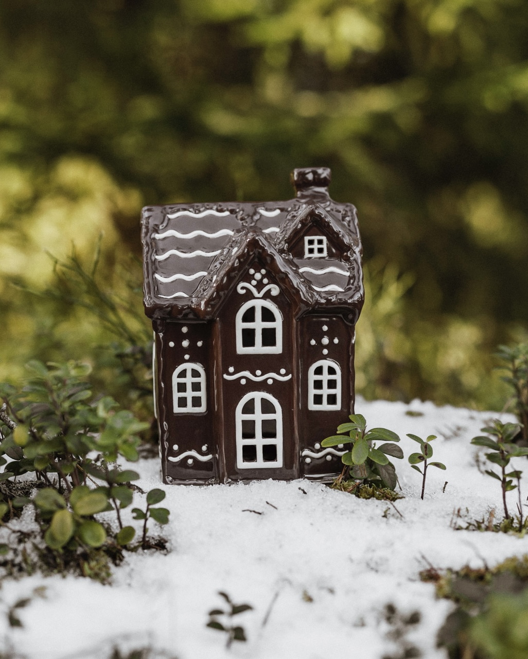 Huslykta Julbyn nr 4. pepparkakshus i keramik 199cm