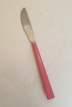 Fiesta pink knife