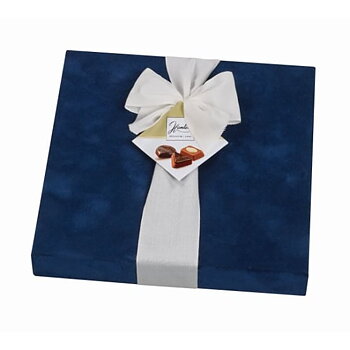 Blå sammetsask med belgiska praliner