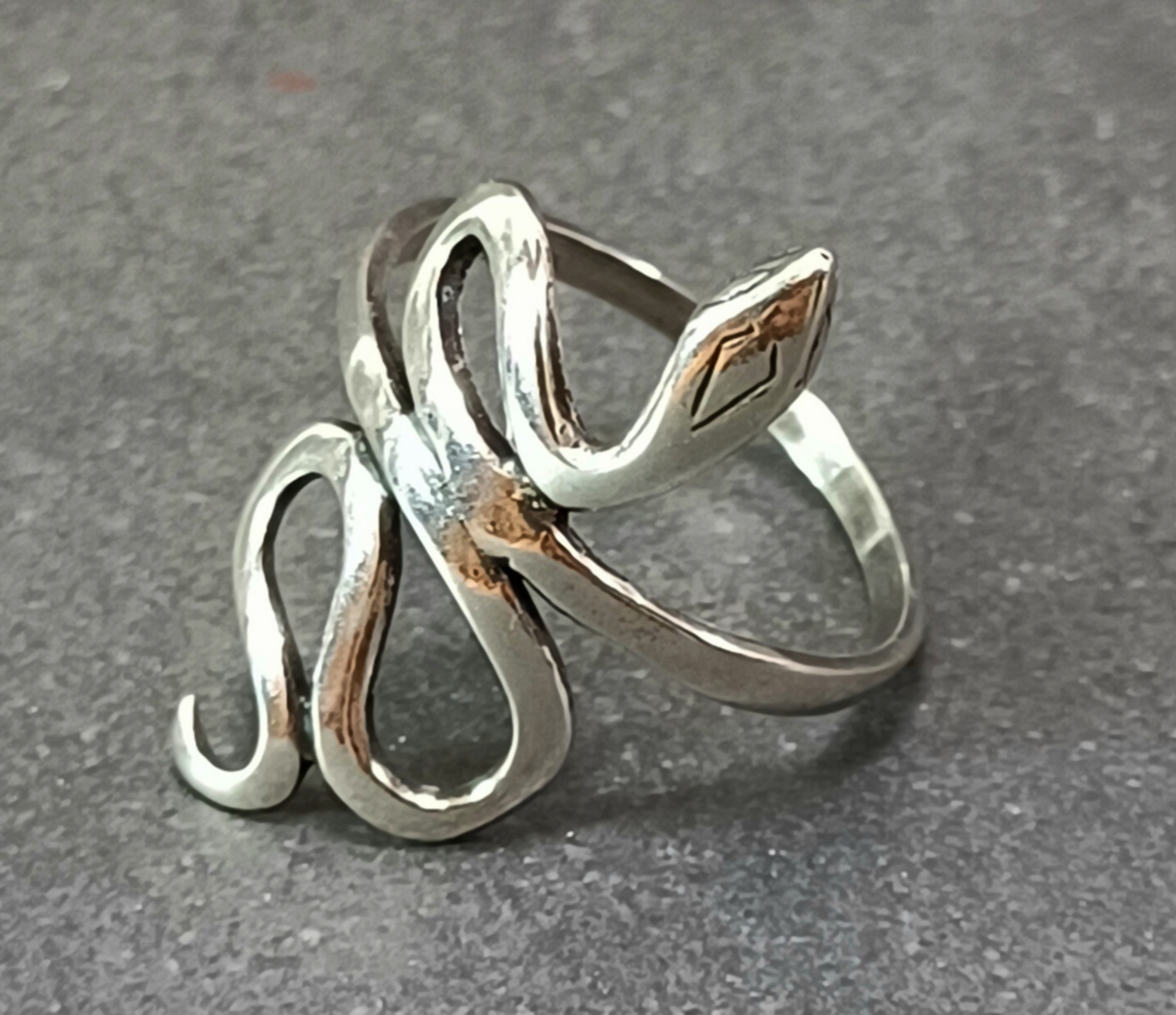 Ring i Silver - Slingrande Orm