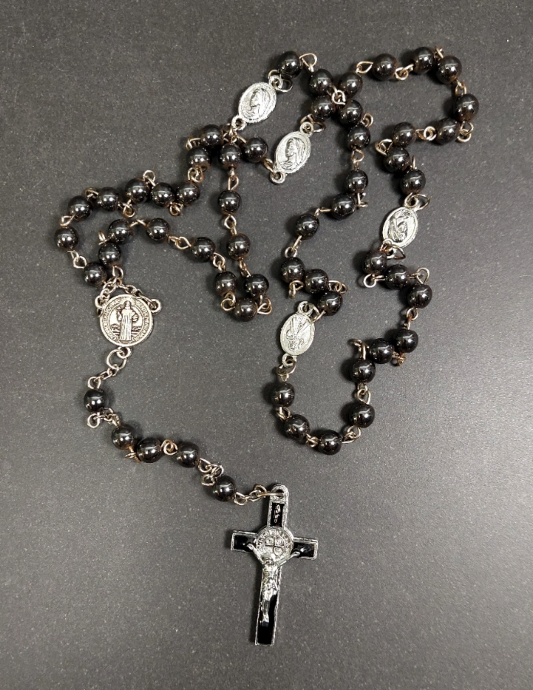 Kristna Radband i Hematit  Med Svart/Silver Kors  och Maria amuletten - 6mm Pärlor - 2