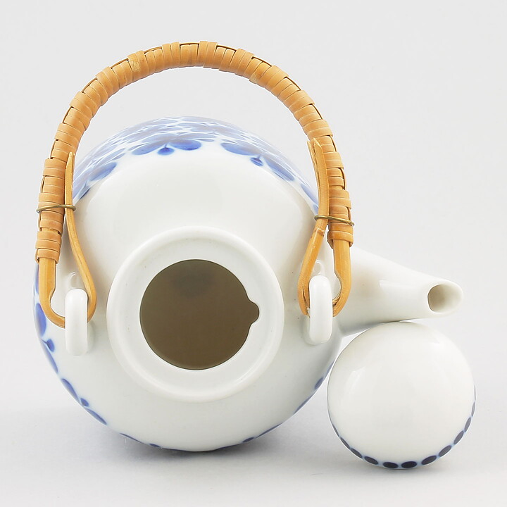 Marianne Westman  (Mon Amie 1952) Teapot with Blue Flower Pattern 16 cm (2)