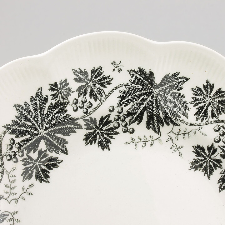Arthur Percy (Vinranka 1938) Four Plates with Black Grapevine Decor 19 cm