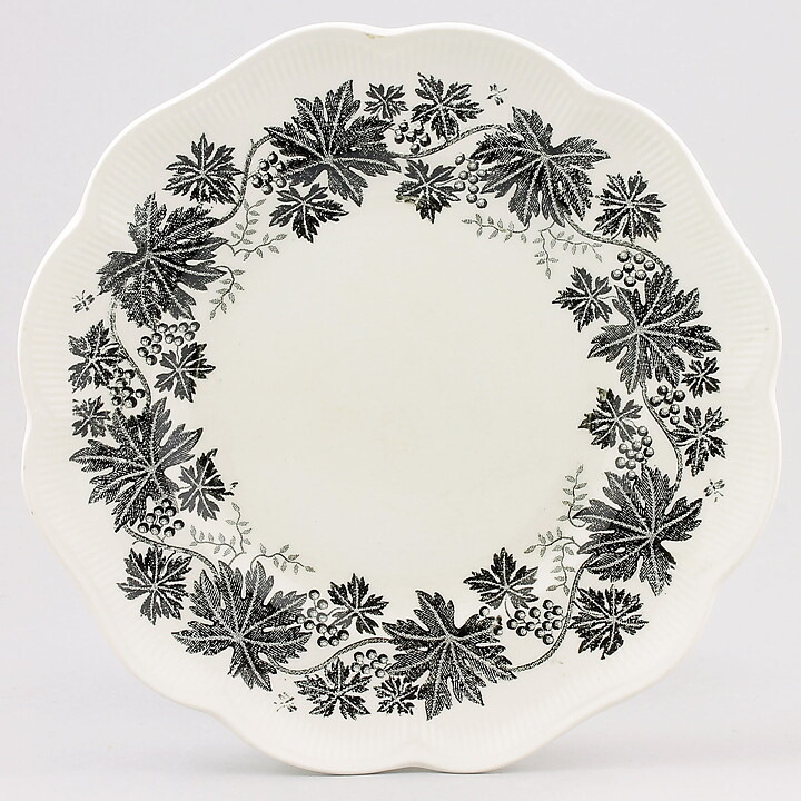 Arthur Percy (Vinranka 1938) Four Plates with Black Grapevine Decor 19 cm
