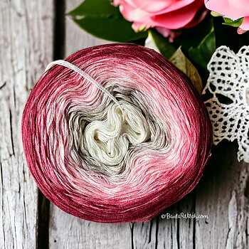 LoLa YarnCake BautaWitch Special, Shabby Chic Råsa (750 m)