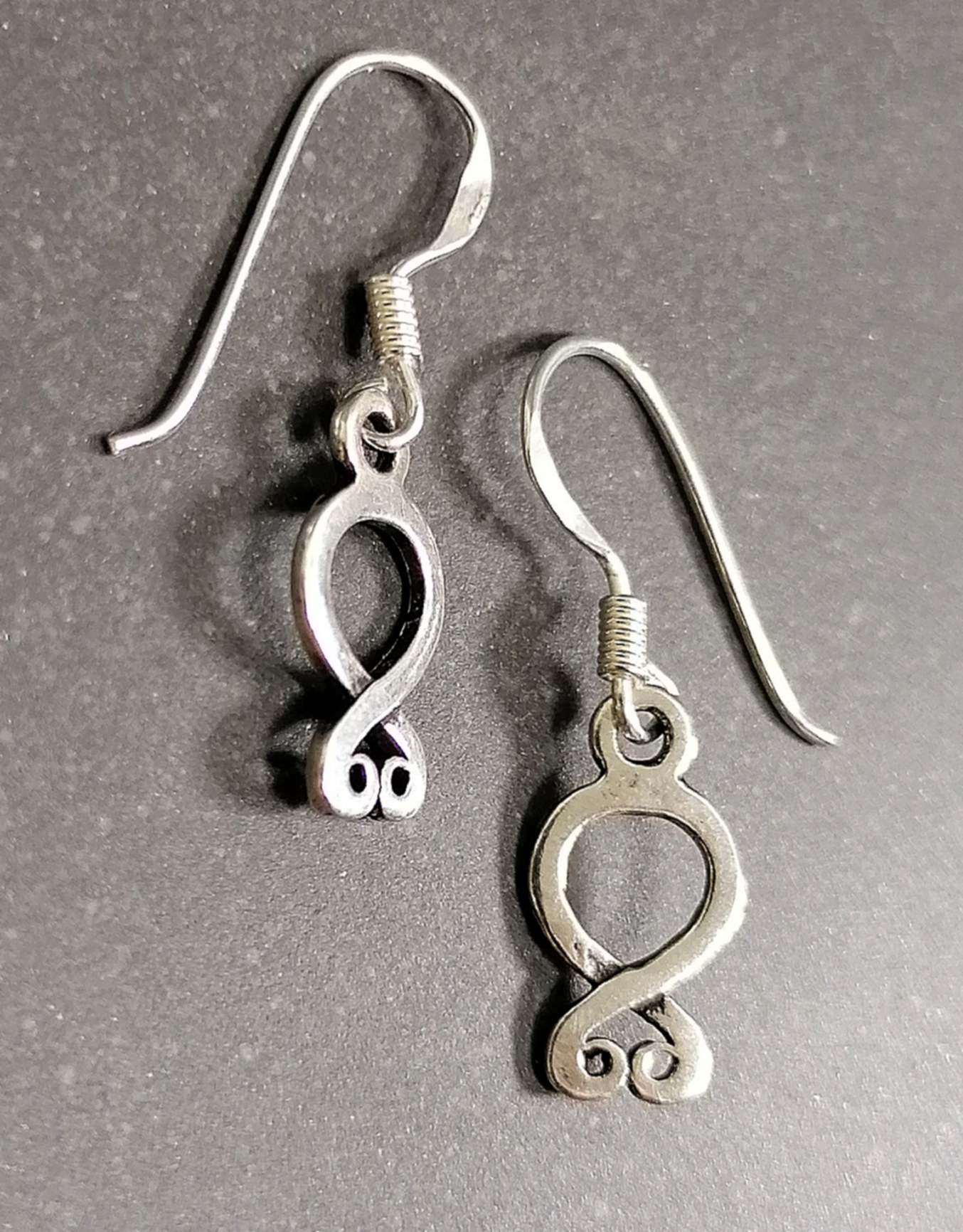 Örhängen i Silver med Trollkors