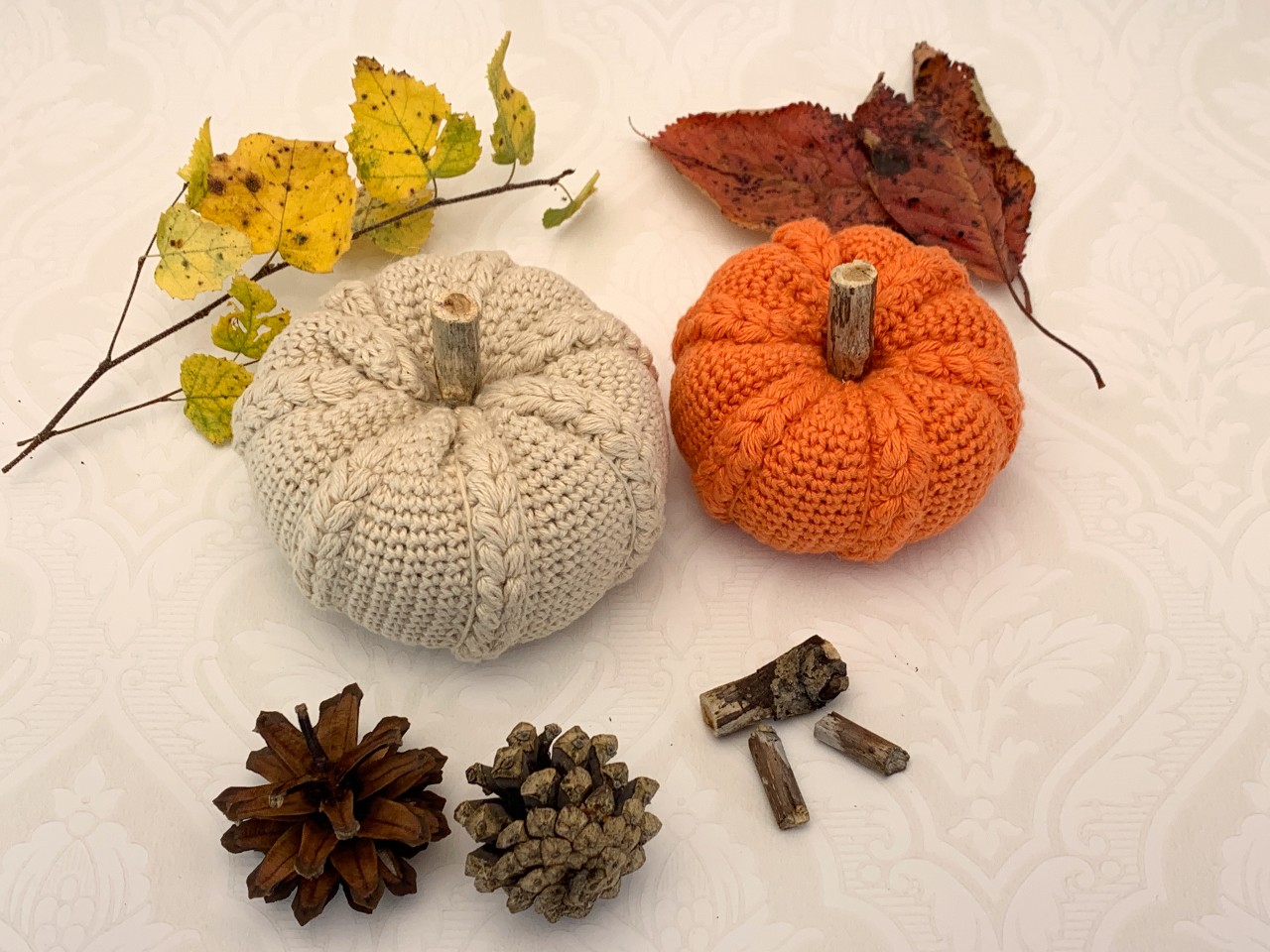 Pattern crocheted pumpkins with braid
