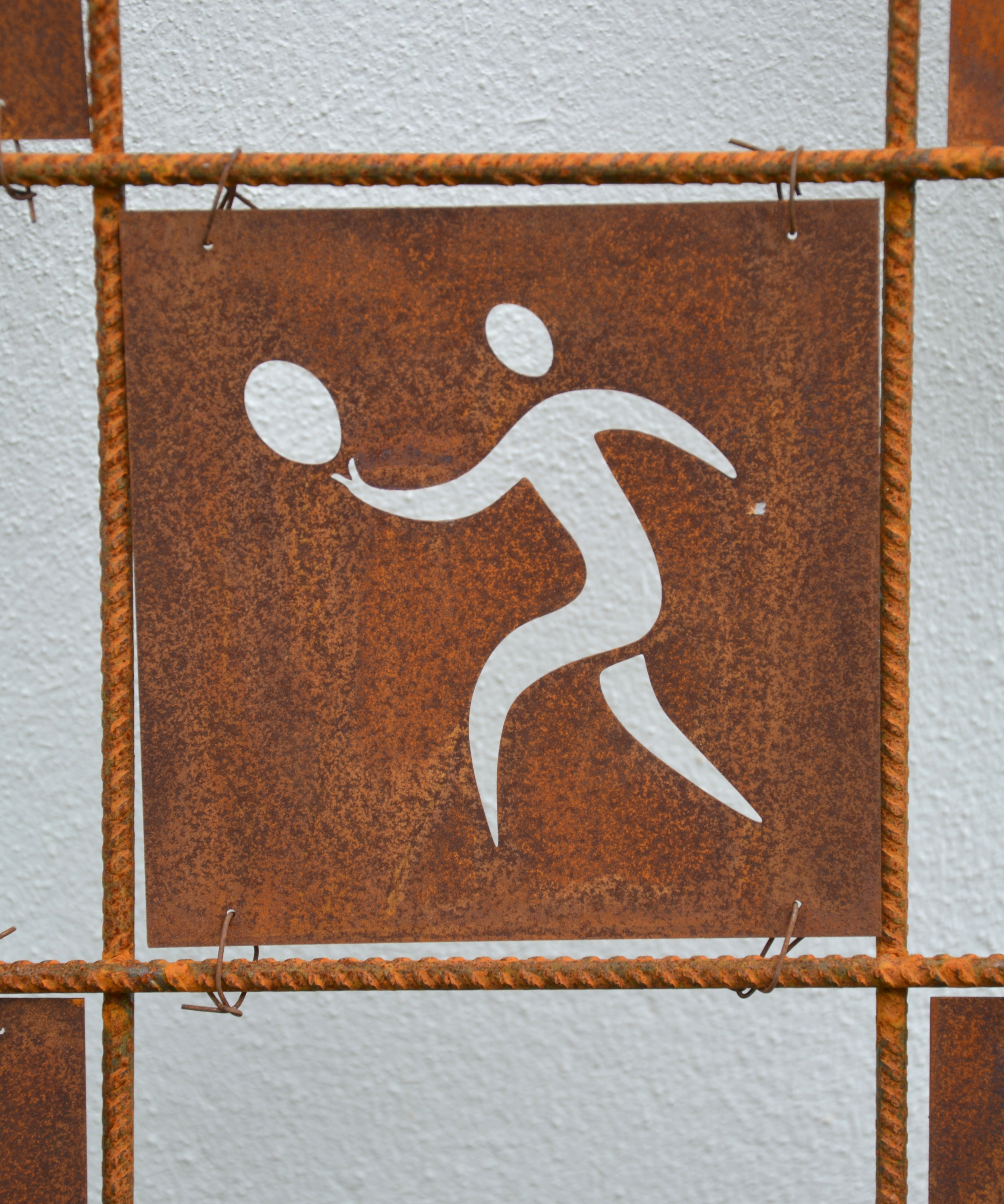 Rostig skylt till armeringsnät TENNIS / PADEL 14 cm