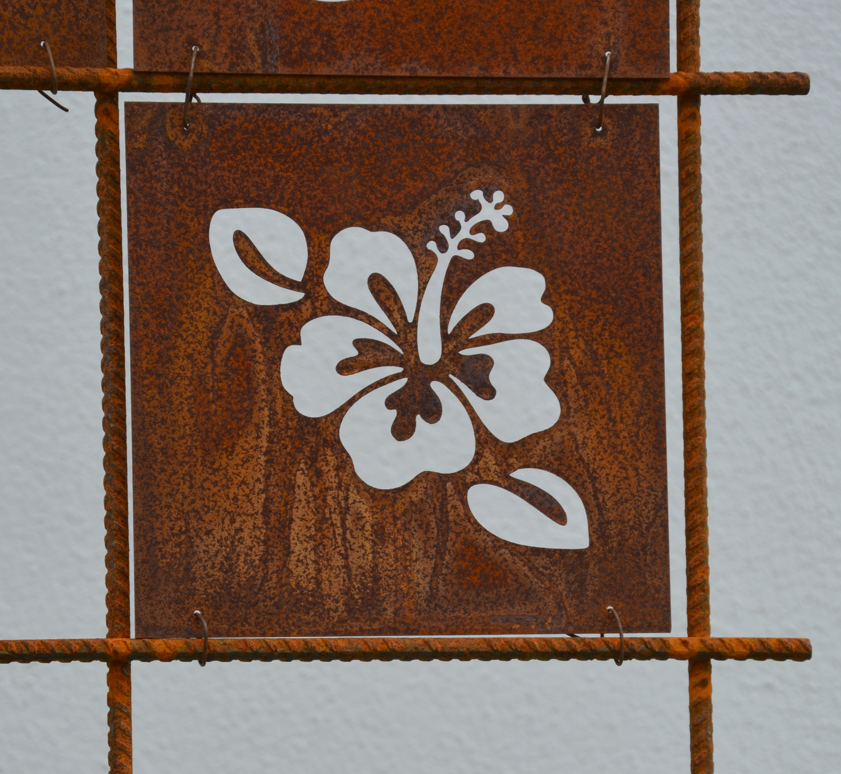 Rostig skylt till armeringsnät HIBISKUS 14 cm