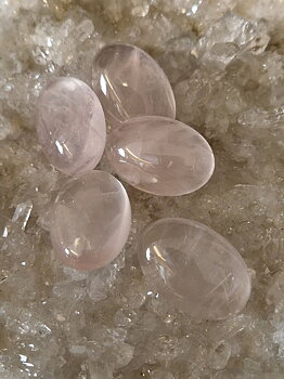 Rosenkvarts Oval Cabochon 