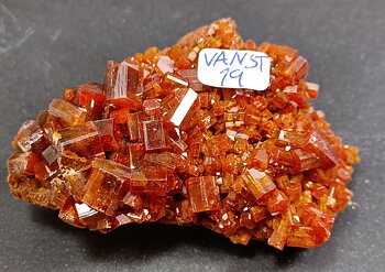 Vandanit kluster - AA+ kvalité - VANST19