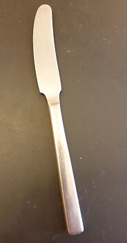 Kniv med fyrkantigt skaft