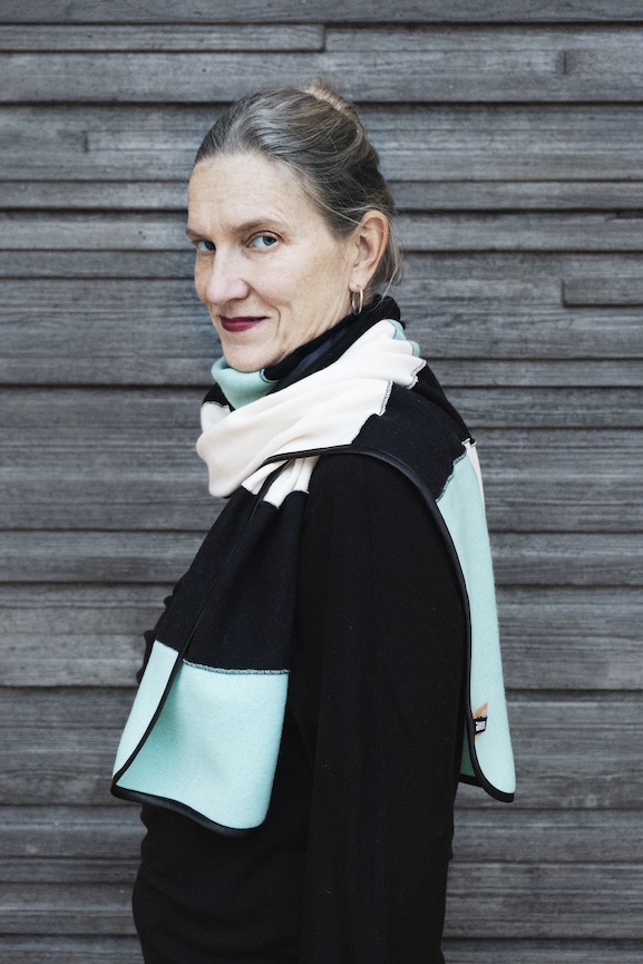 SÅLD Halsduk Bro, Ljusturkos/svart/offwhite, No 3 - 4