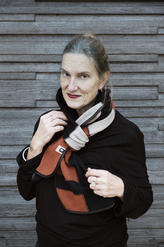 SÅLD Halsduk Bro, Brun/svart/beige, No 2 - 3