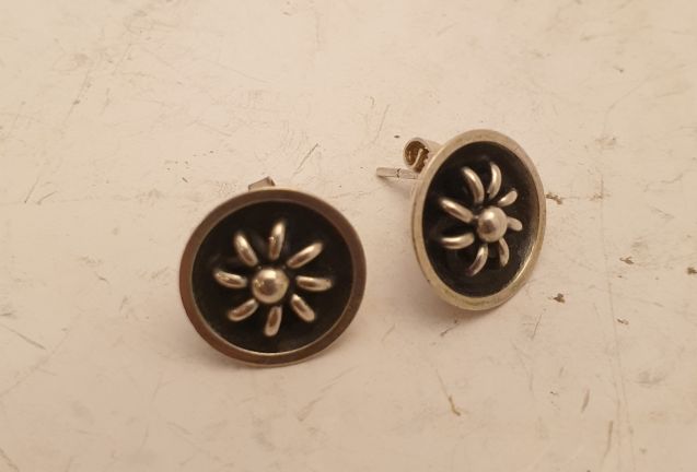 Earrings silver round