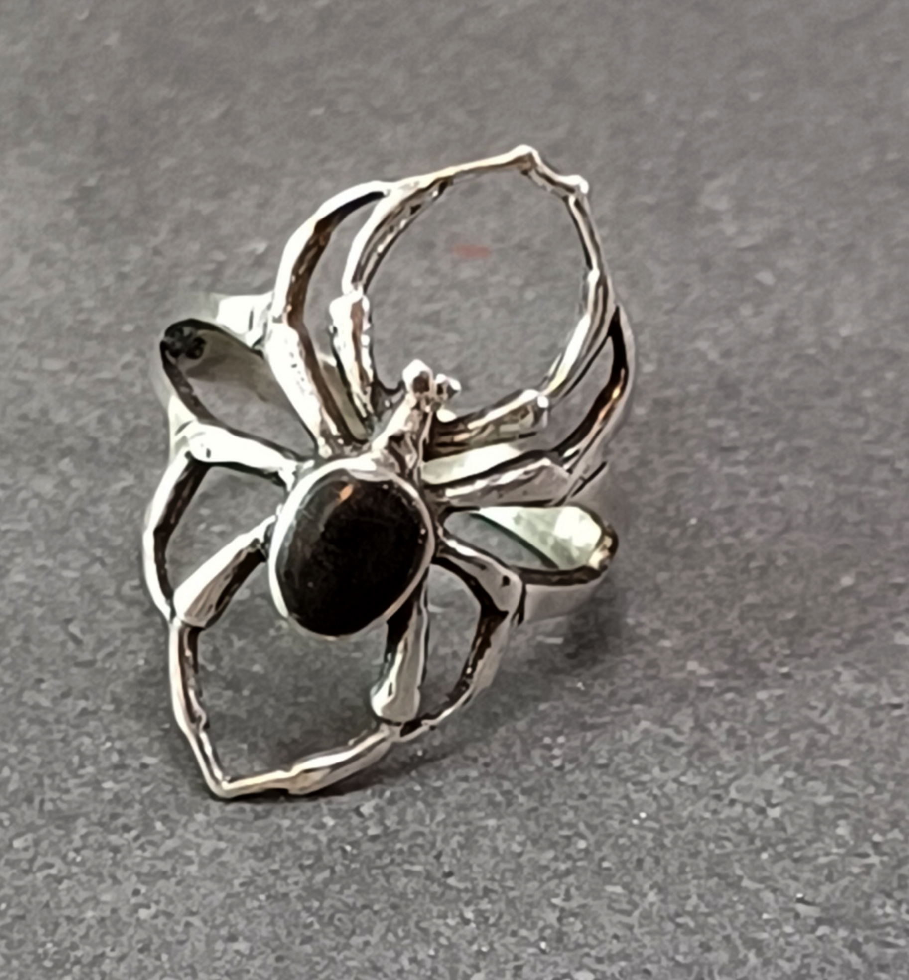 Ring i Silver - Spindel med Onyx