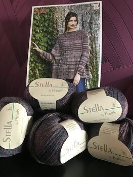 Ponchosweater i Stella från Permin.