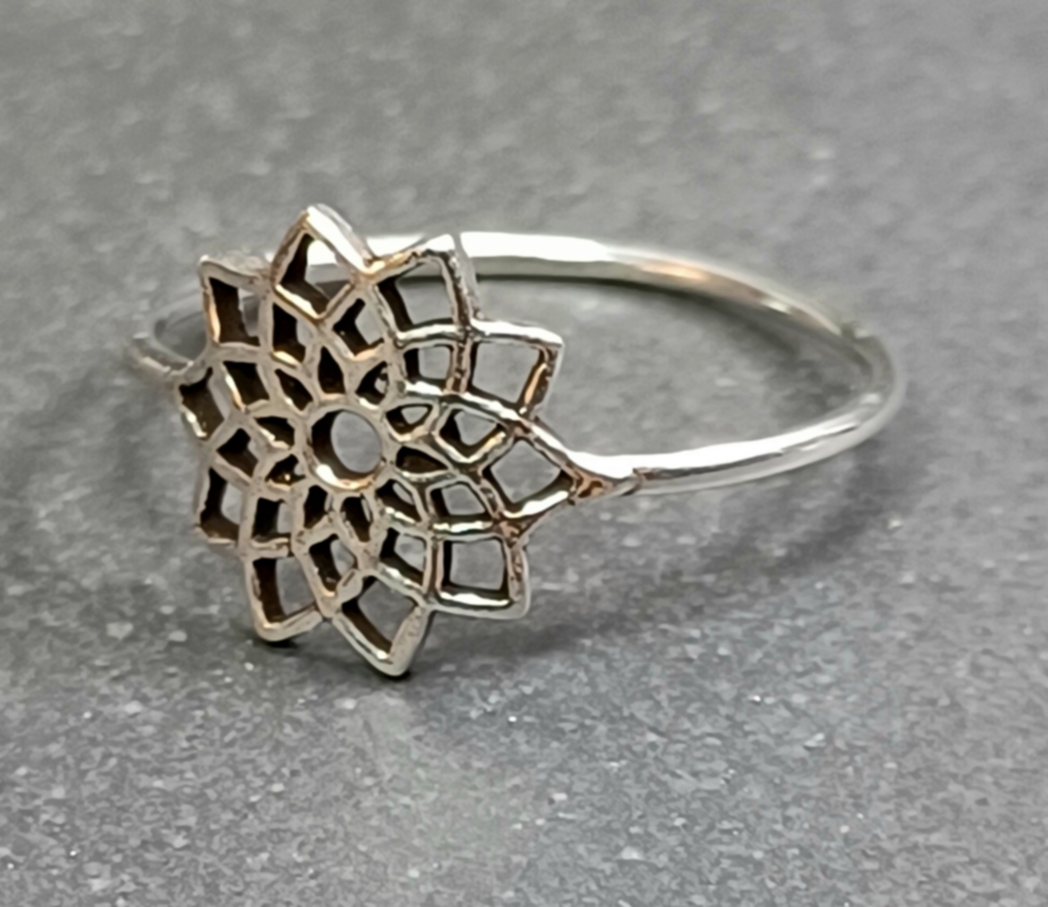 Tunn Silverring - Mandala Blomma