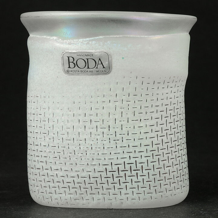 Bertil Vallien (Network 1978) White Bag Vase with Net Relief 6 cm #48011