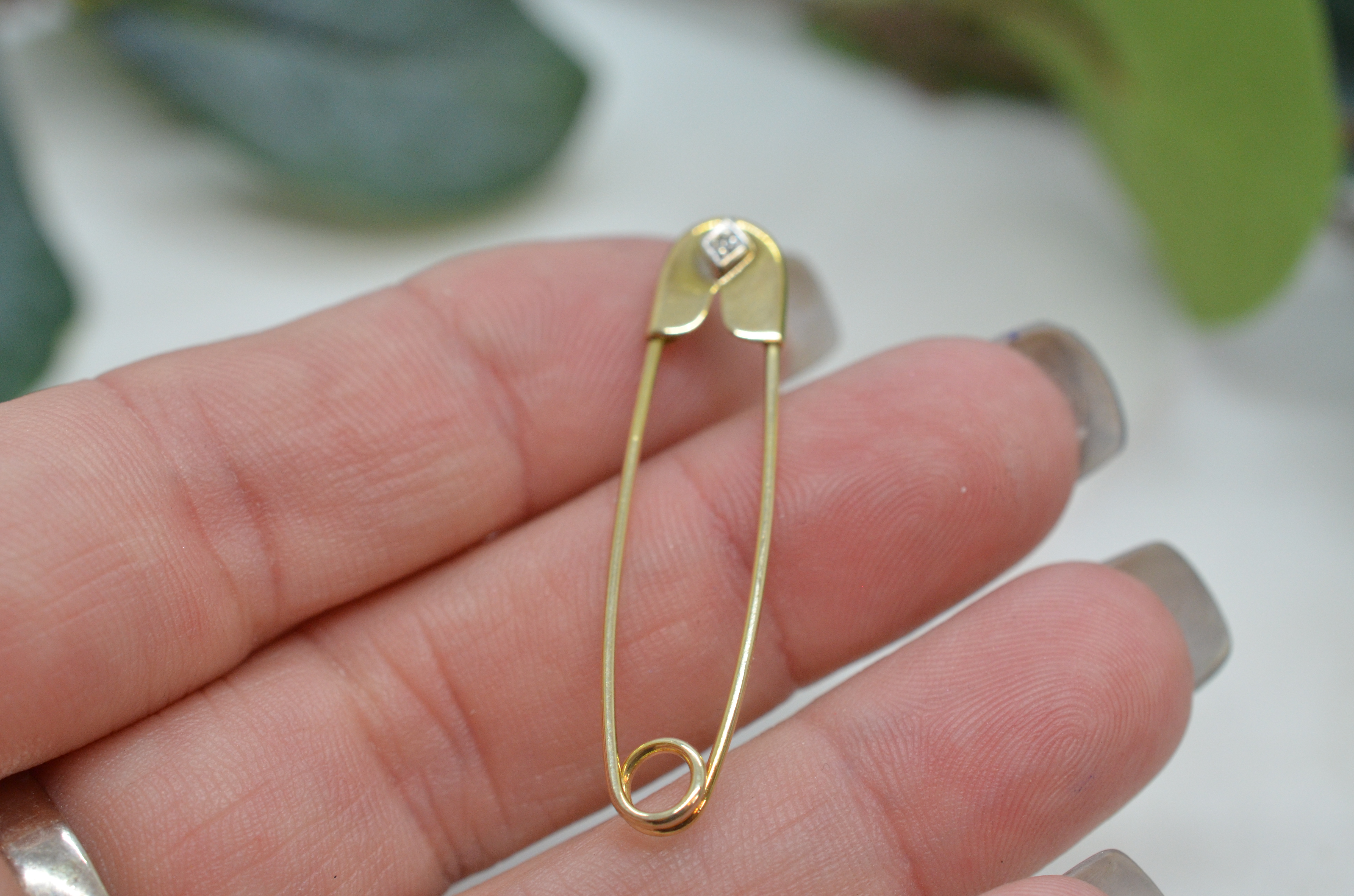 Vintage brooch/ safety pin, 8 k and diamond - 3