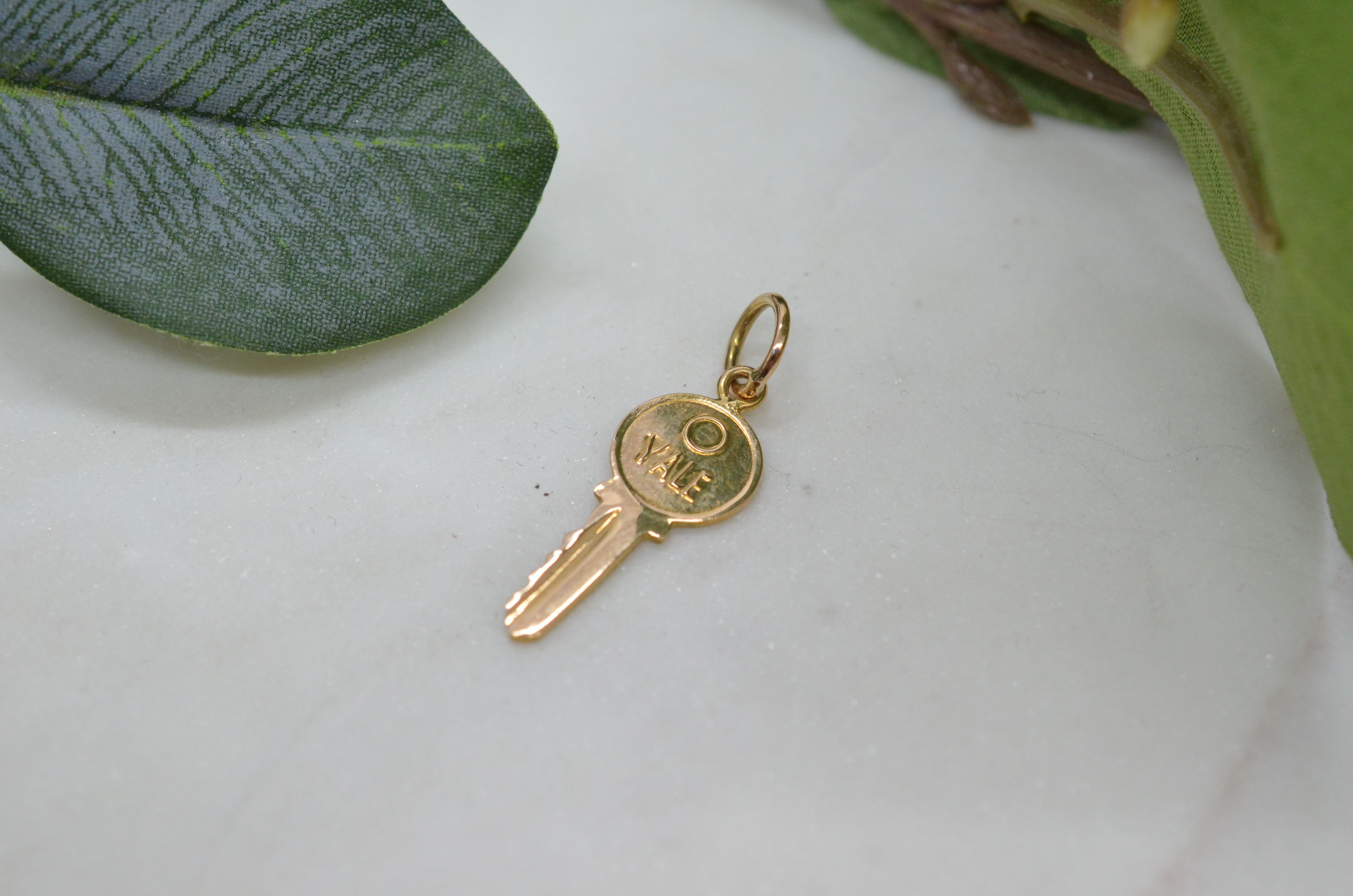 Vintage 18k pendant, key