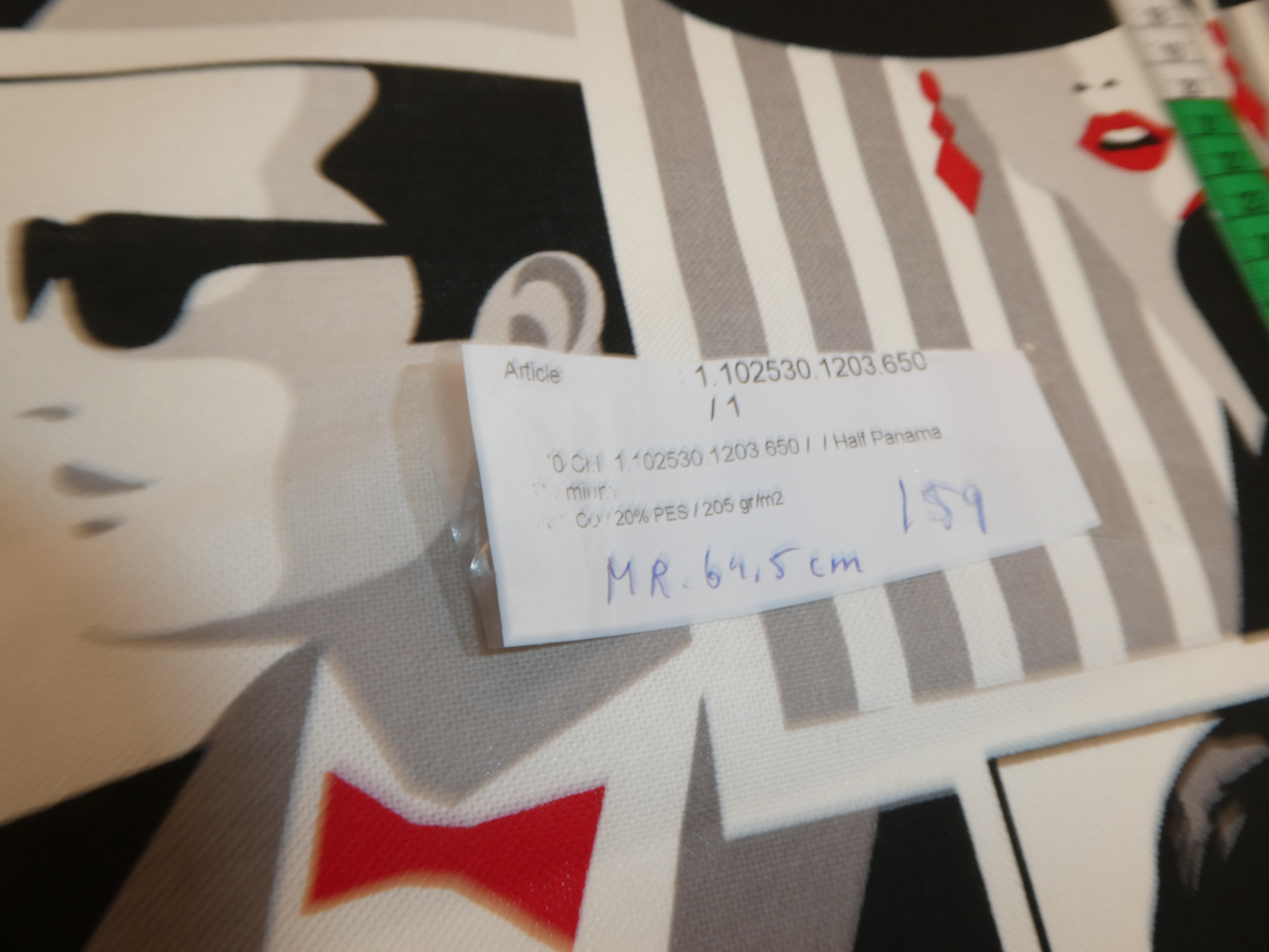 Damer i svart och rött - 3
