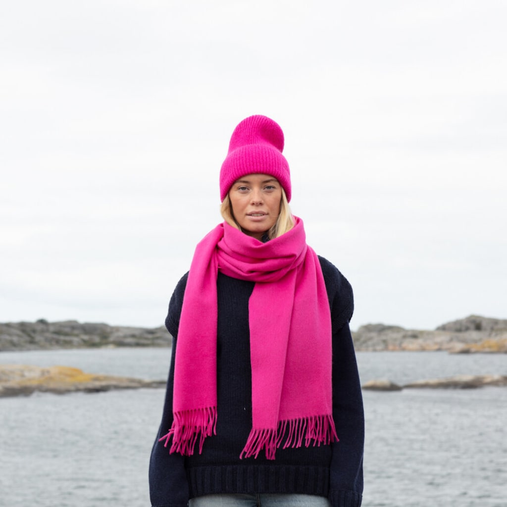 Molly stickad mössa, cerise från Sätila - 2