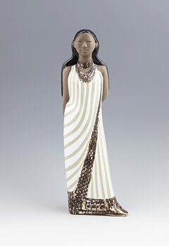 Standing Woman no. 4537