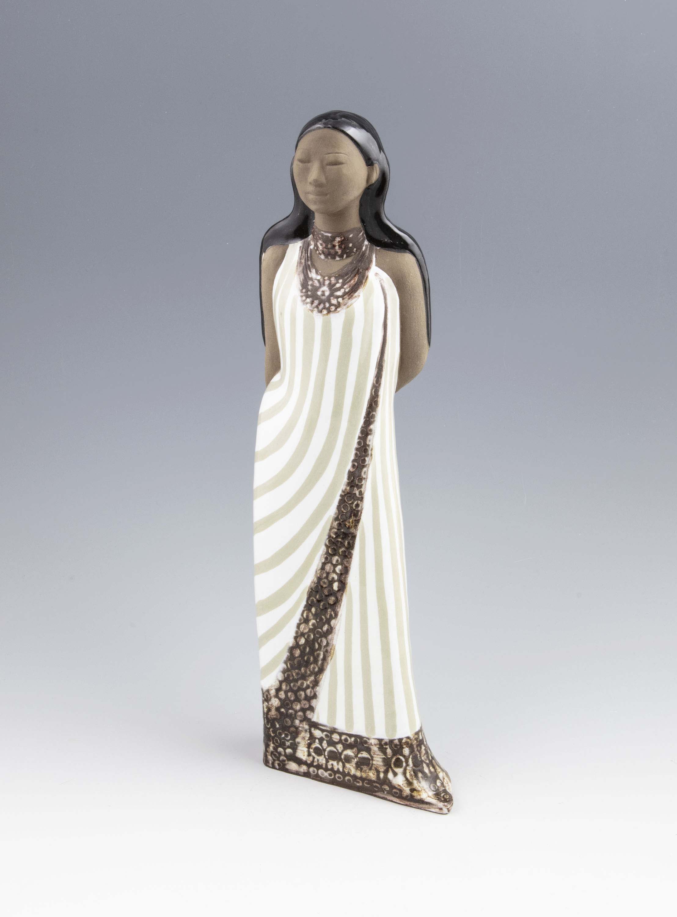 Standing Woman no. 4537 - 2