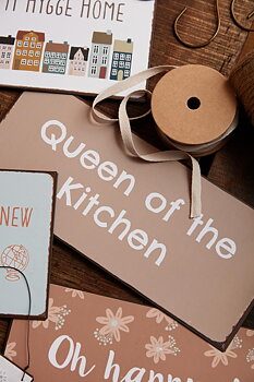 Plåtskylt  "Queen of the kitchen "