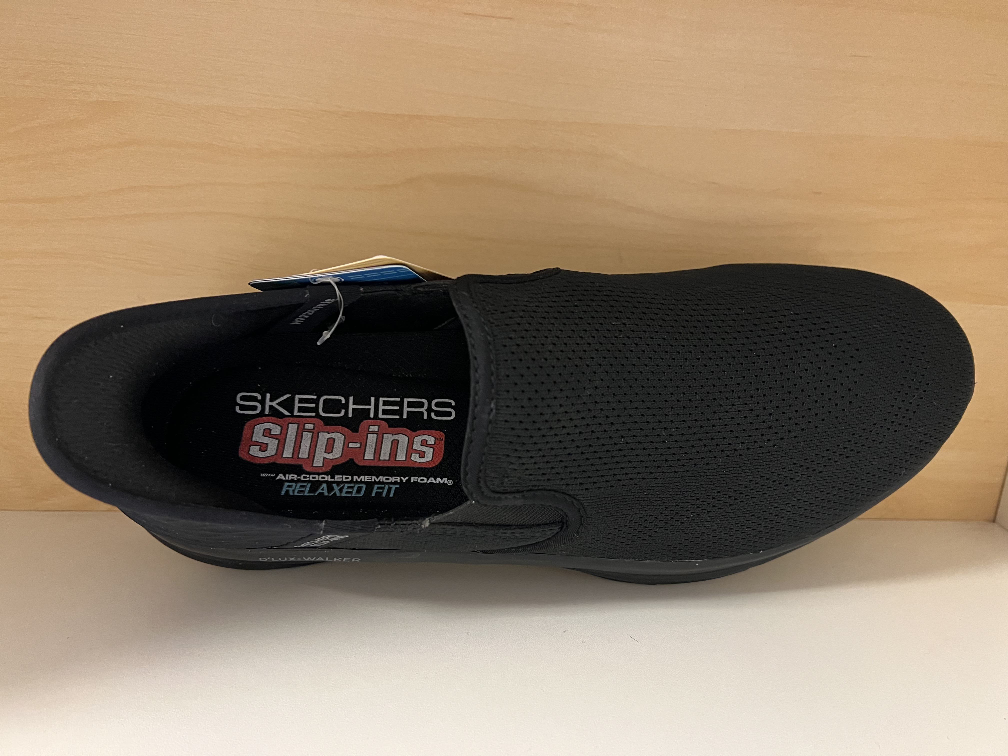 Skechers herrsko Mens D´lux Walke. Med Memory Foam innersula och den smidiga Slip-ins hälen (bara att kliva i utan att böja sig eller använda skohorn). Rymlig passform vid tå och framfot. - 3
