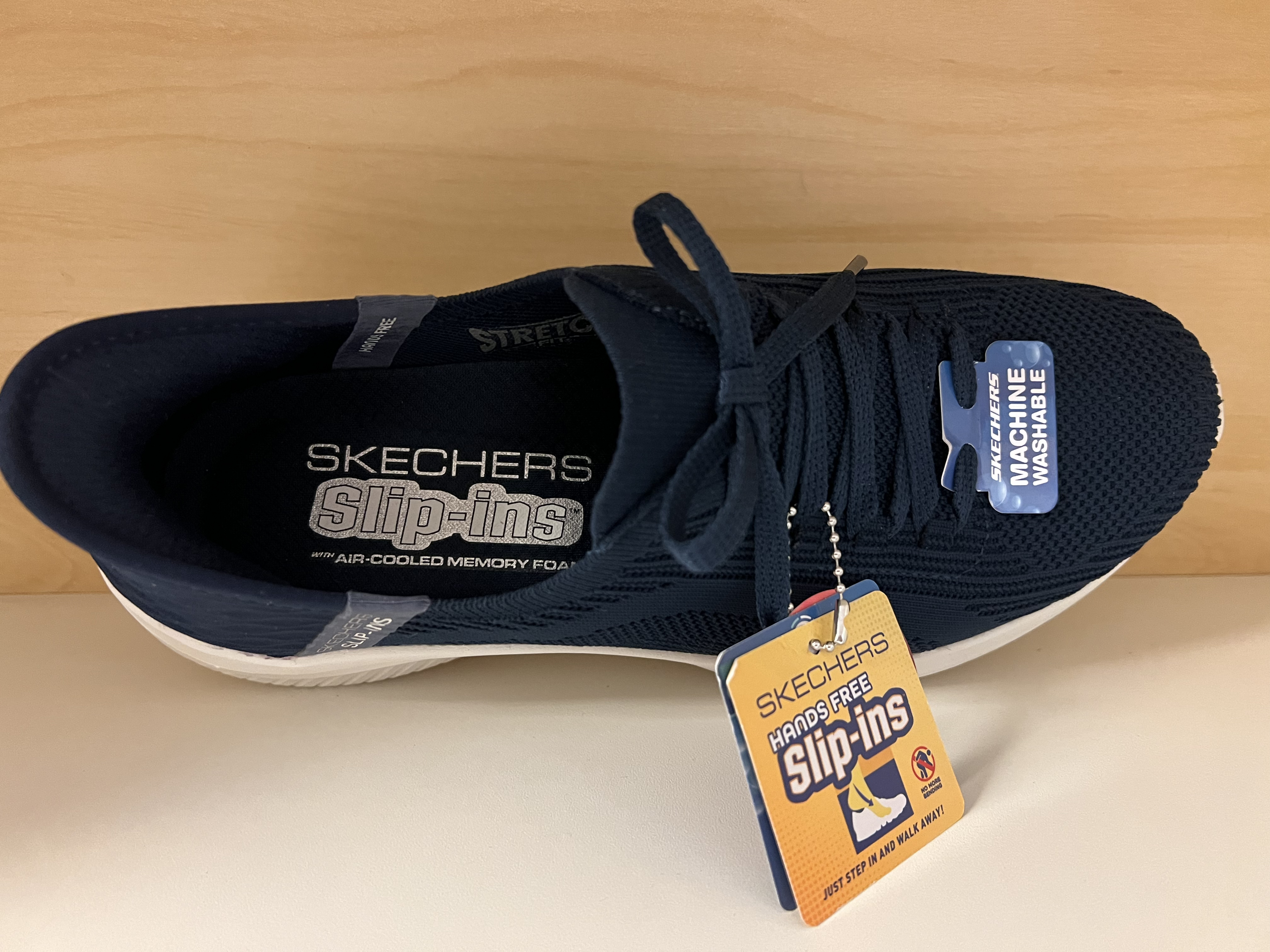 Skechers Womens Ultra Flex. Slip-ins och med Memory Foam innersula. Marinblå, vit sula.  - 2