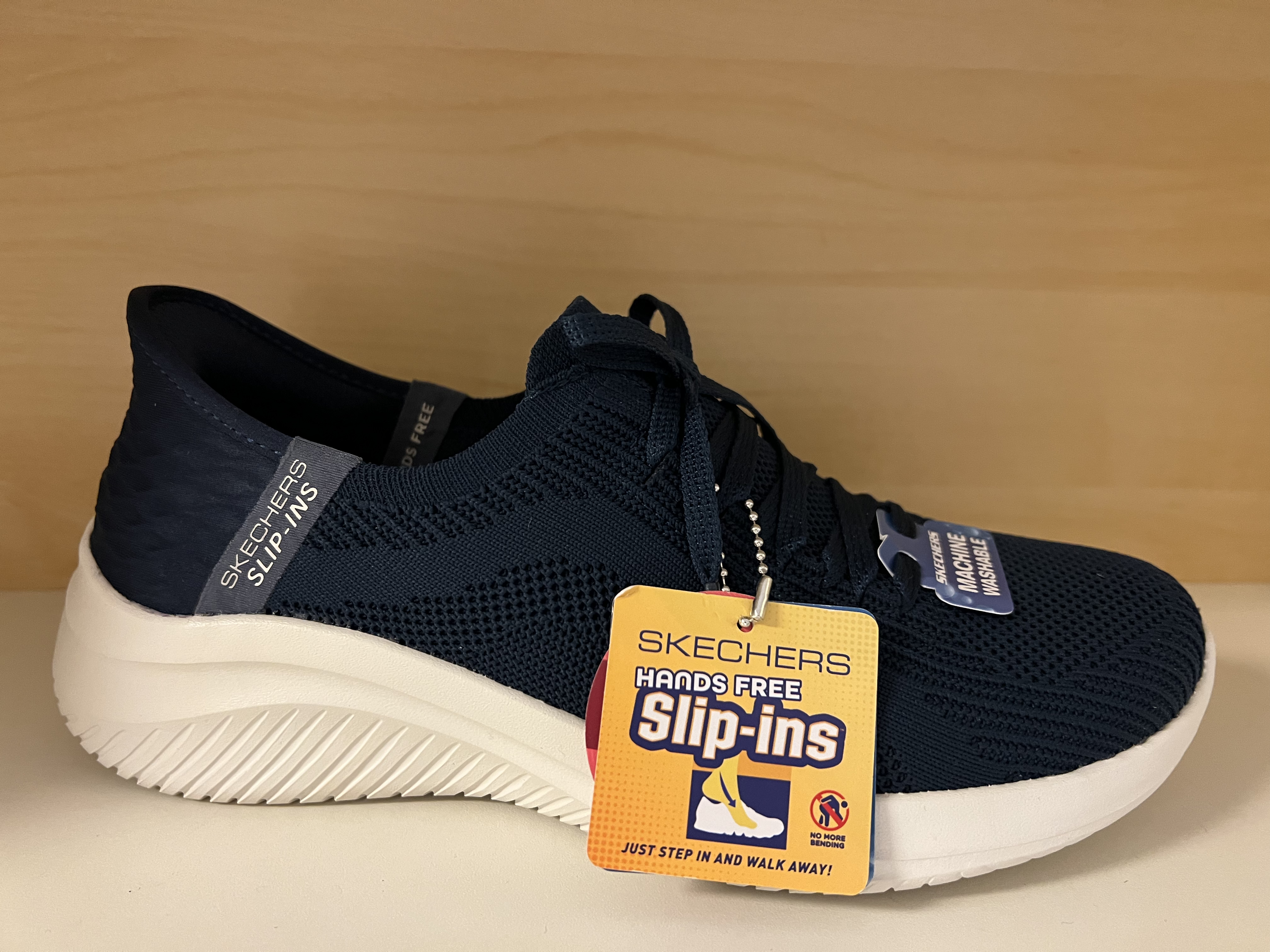 Skechers Womens Ultra Flex. Slip-ins och med Memory Foam innersula. Marinblå, vit sula. 