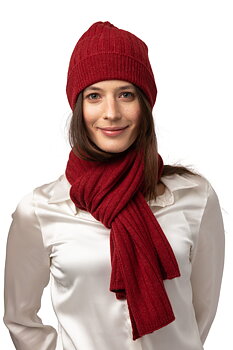 Ribbstickat set  mössa+halsduk  i 100% cashmere, red dahlia,  säljs på Hospitalsgatan