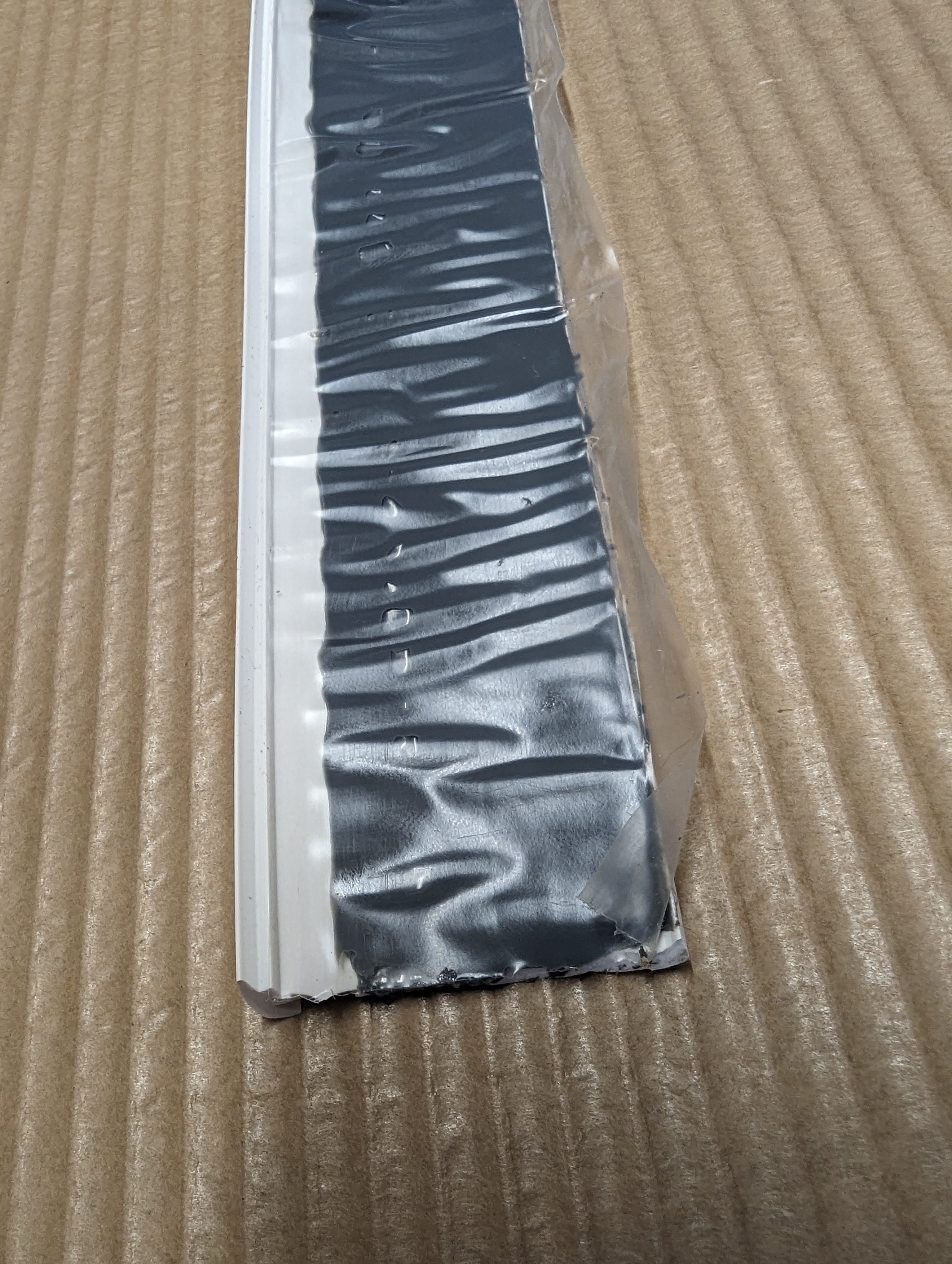 Underläggsprofil vit med tätningsmassa - 3