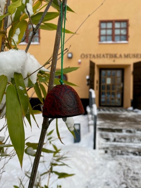 Vindklocka i gjutjärn röd