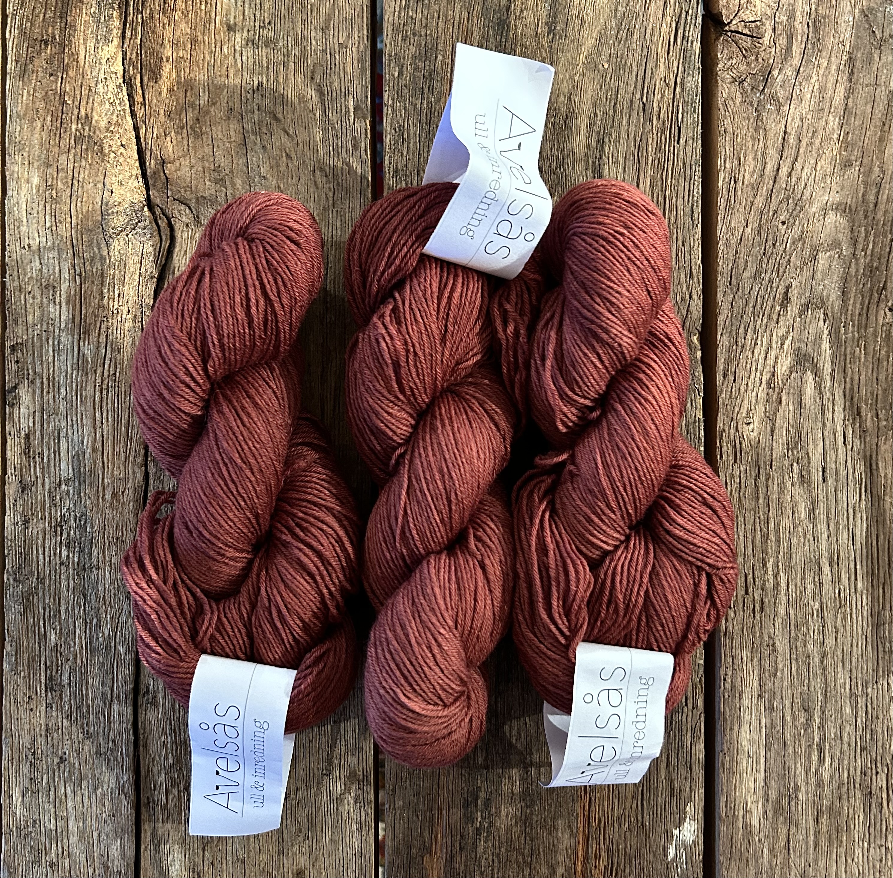 Merino yarn dark misty red