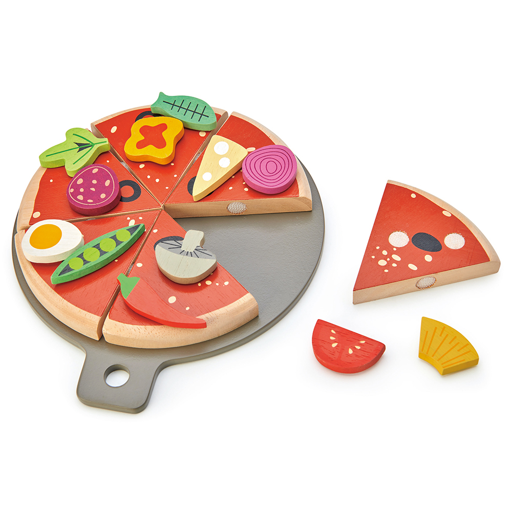 Legetøjspizza lavet af træ
