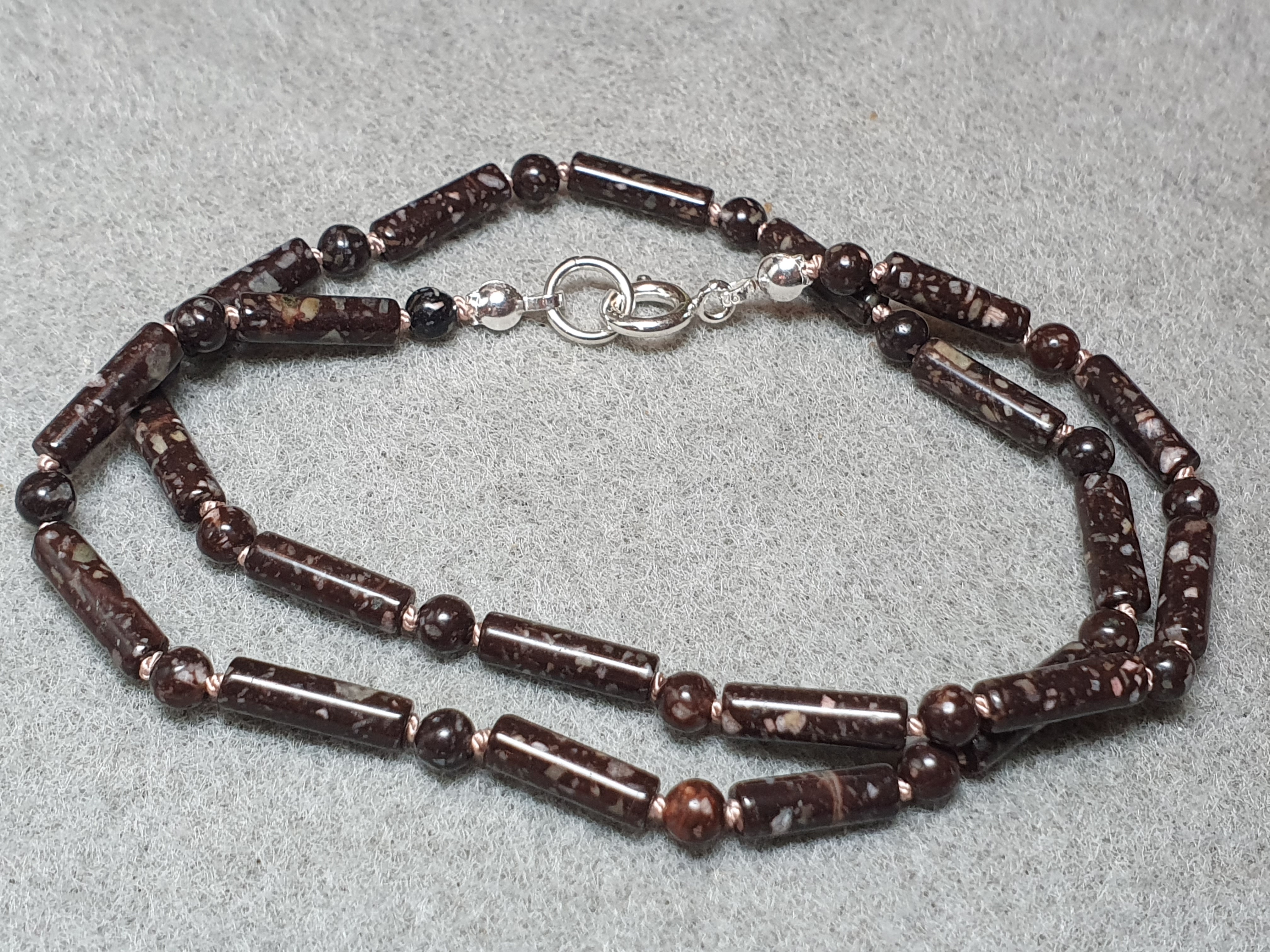 Necklace knotted with Porfyry, sterling silver clasp - 2
