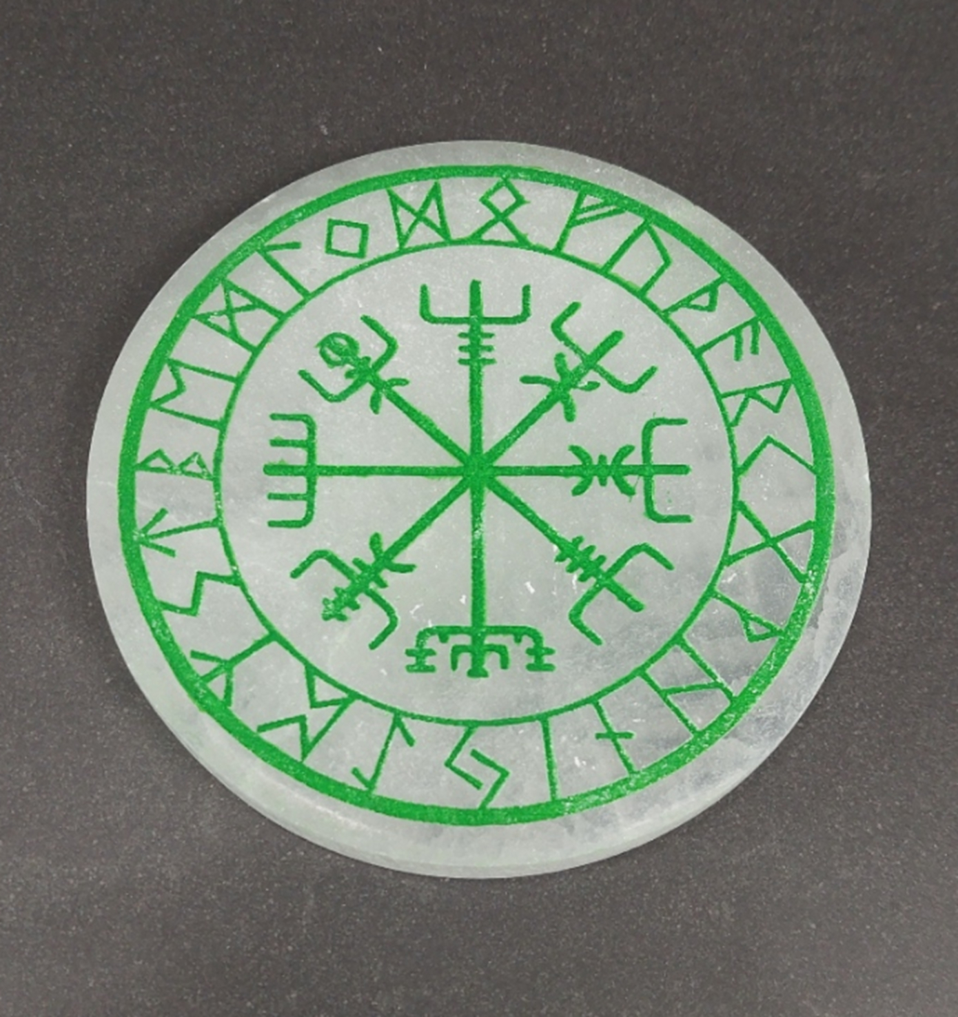 Grön Graverad Vegvisir Selenit platta -  ca. 10cm