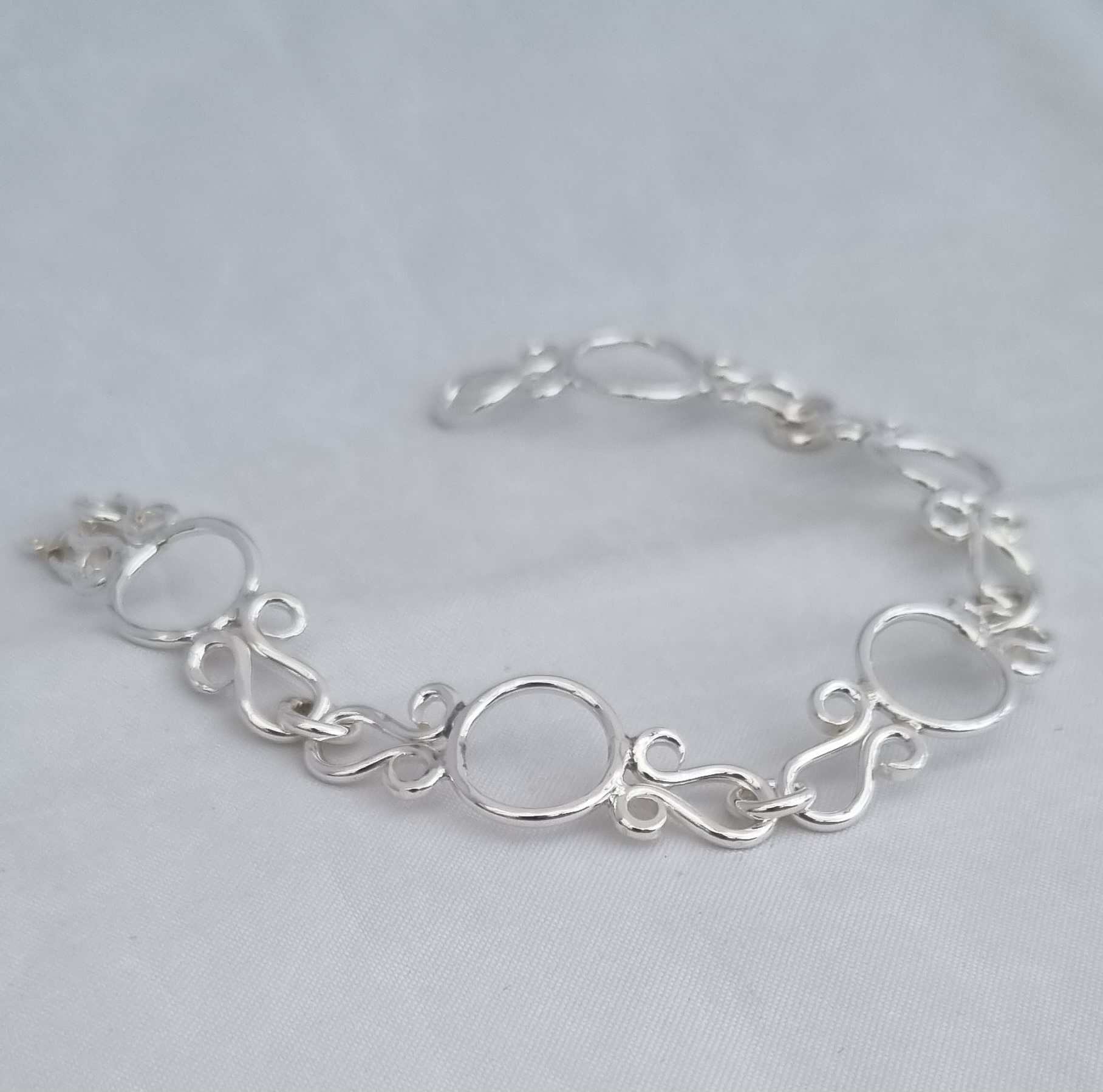 Armband halvstelt detaljerat 20.5 cm långt - 3